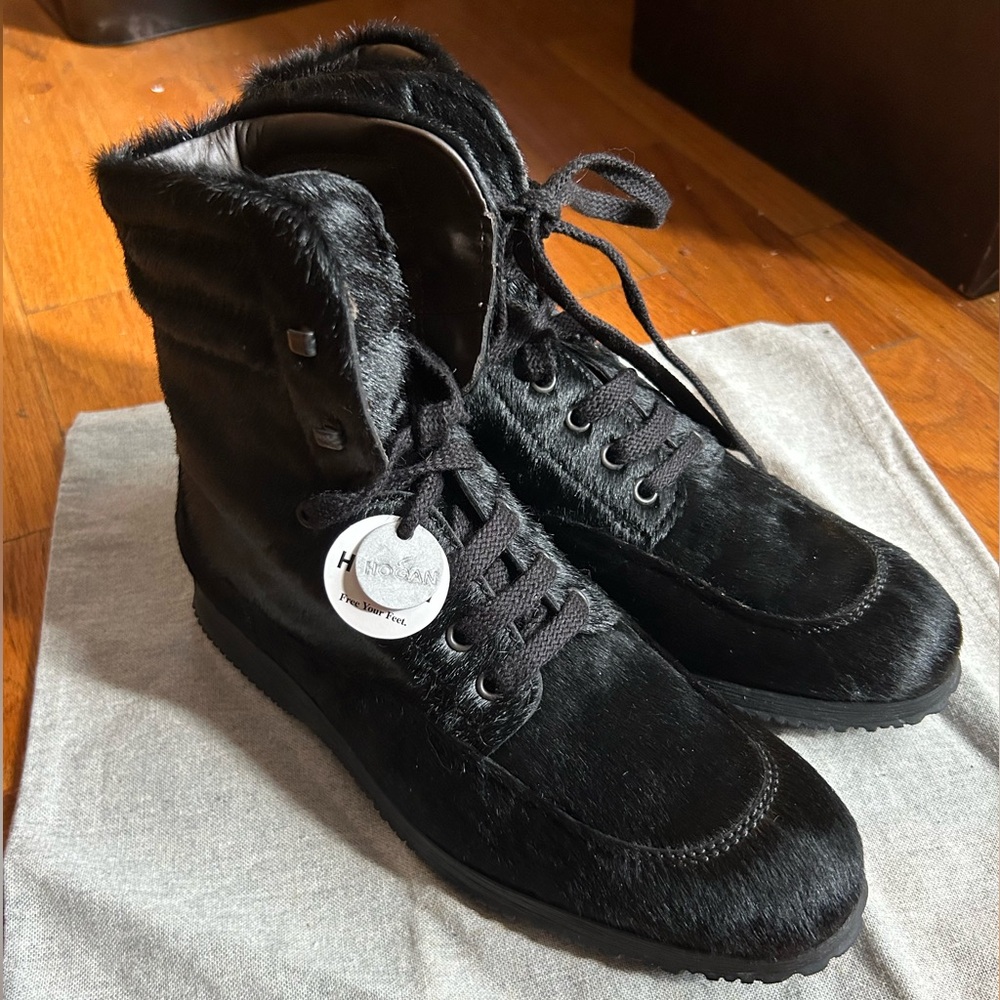 NWT! Rare Hogan pony boots size 8